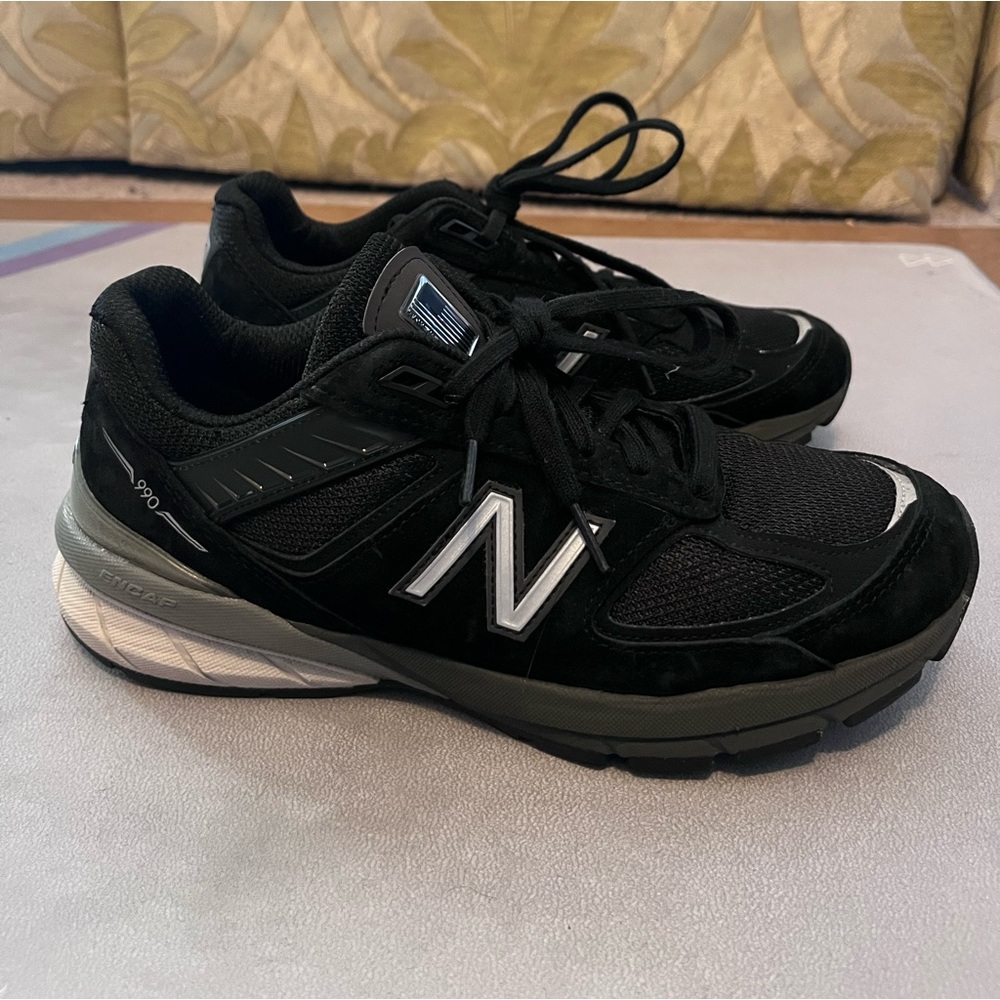 NEW BALANCE 990 (women’s size 8.5 width B).